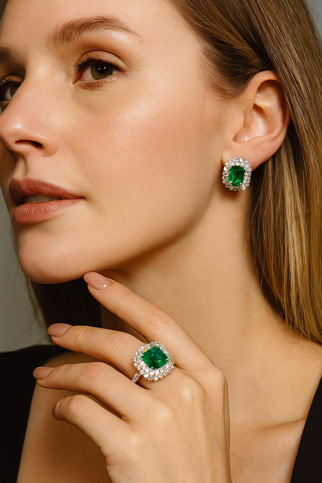 #LJ0088# Ring with Princess-Cut Emerald