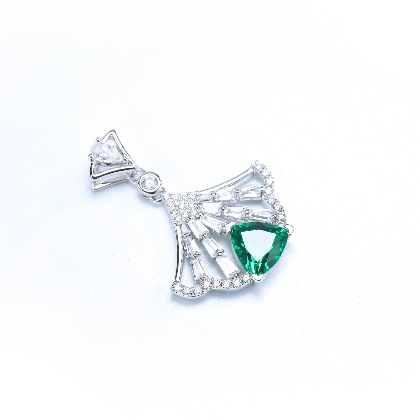 #LD0146# Fan-Shaped Pendant with Green Emerald