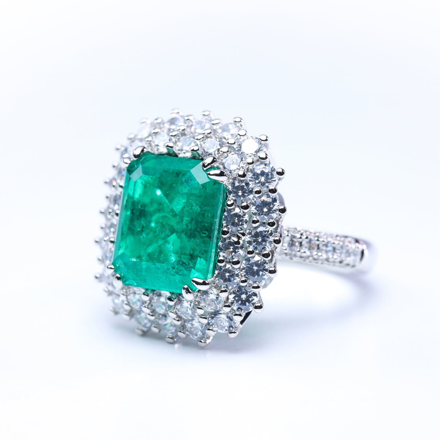 #LJ0088# Ring with Princess-Cut Emerald