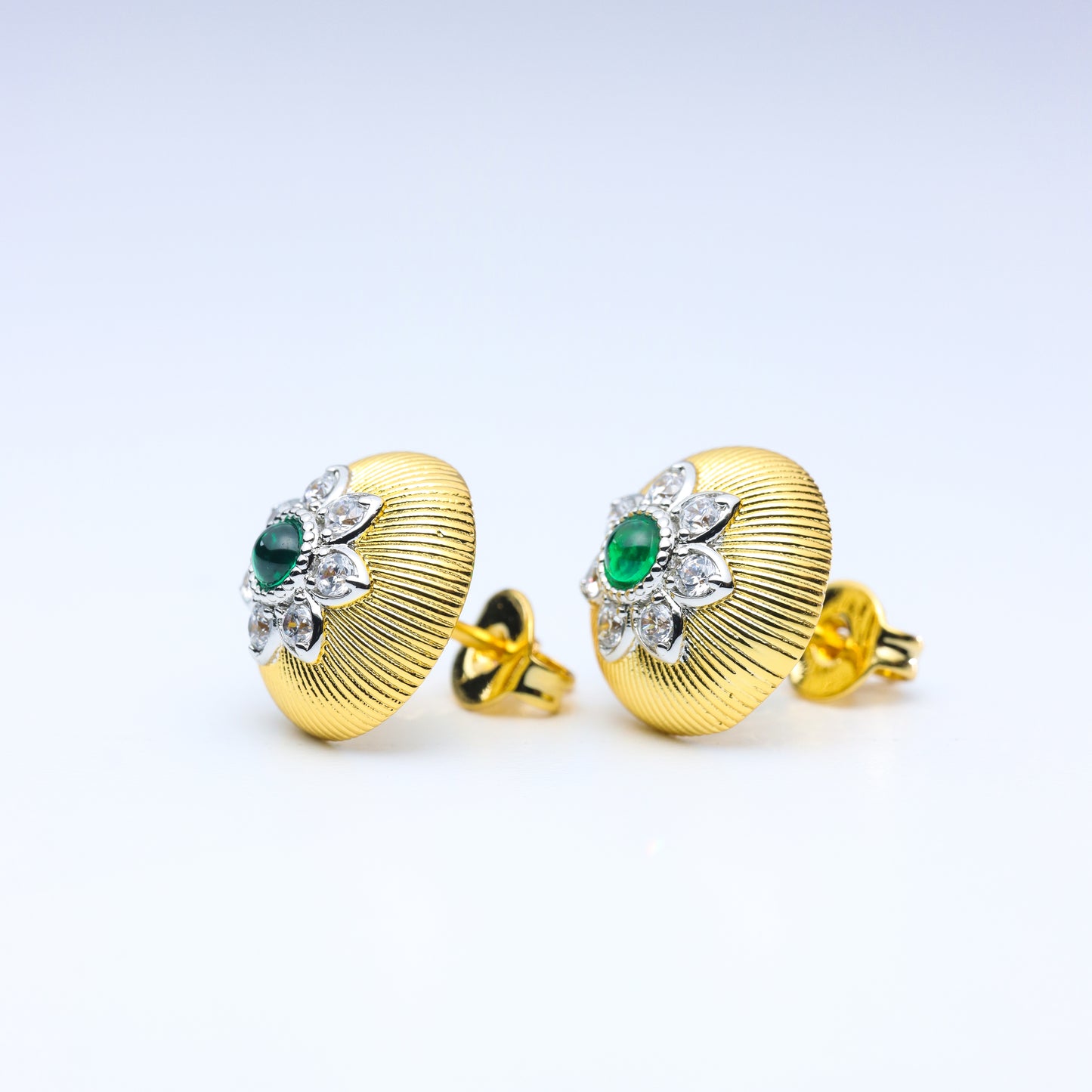 #LE0137# Earrings with Green Gemstone – Brushed Gold Finish