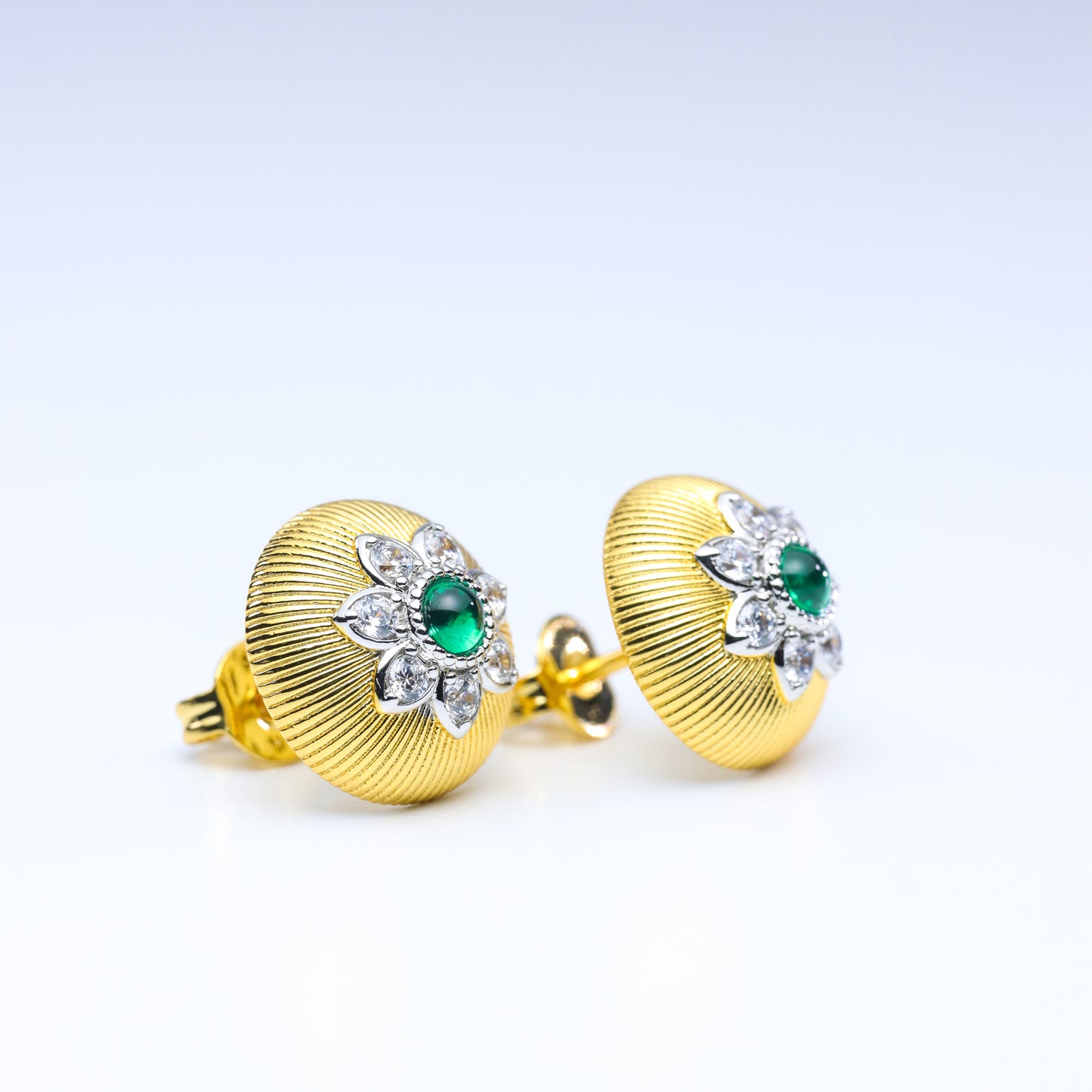 #LE0137# Earrings with Green Gemstone – Brushed Gold Finish
