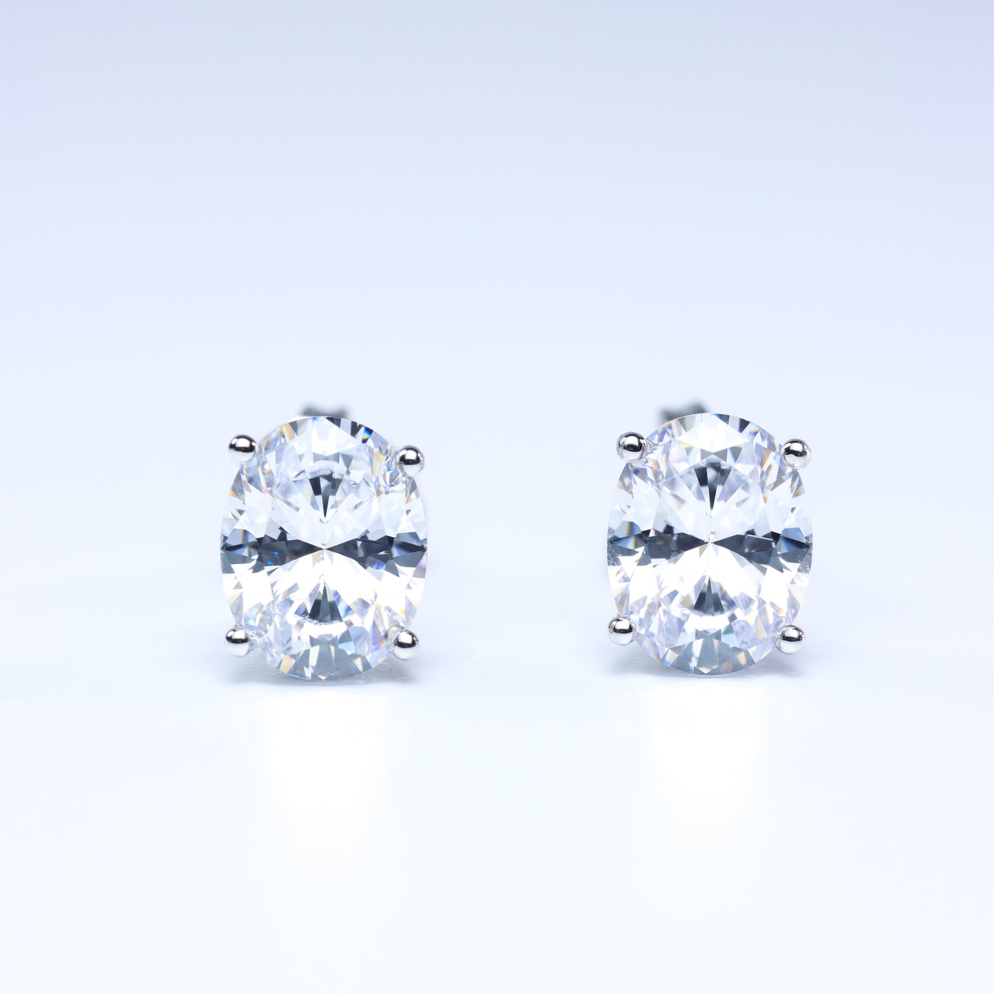 #BE0009# Oval-Cut Moissanite Stud Earrings