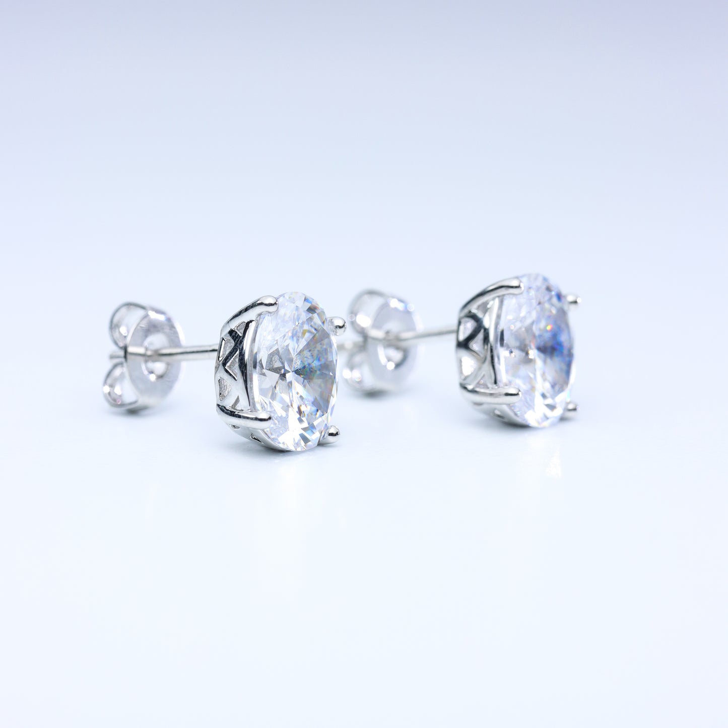 #BE0009# Oval-Cut Moissanite Stud Earrings