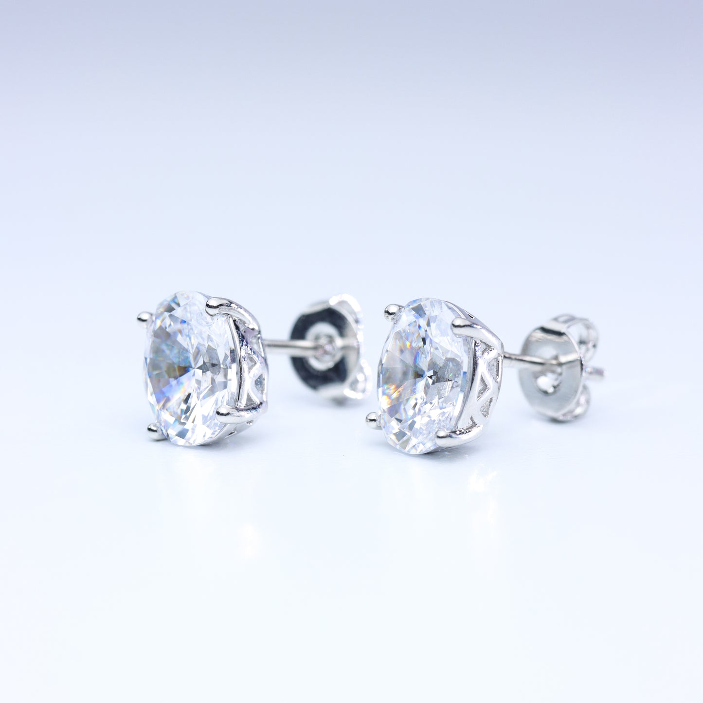 #BE0009# Oval-Cut Moissanite Stud Earrings