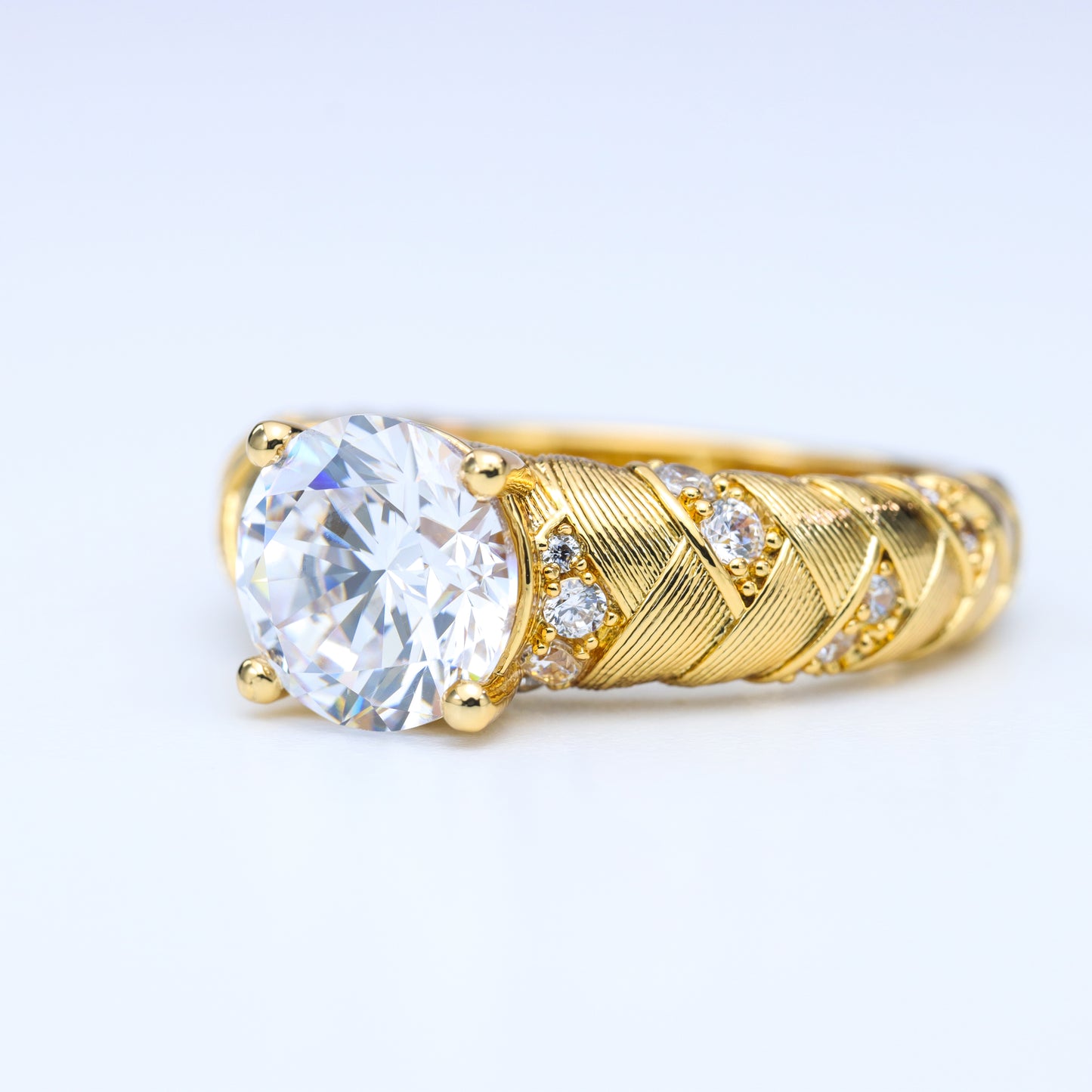 #BJ0006# Ring with Zircon Stone – Elegant Solitaire Design