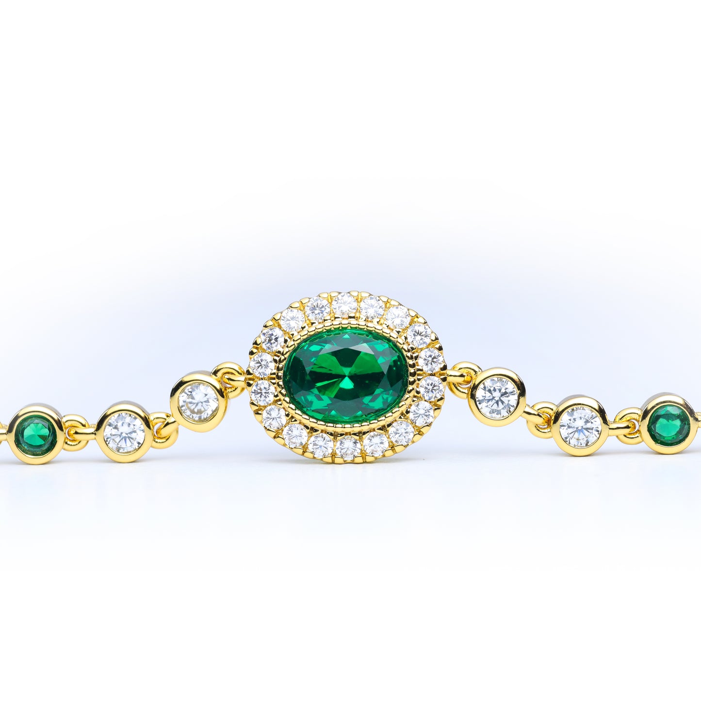 #LS0144# Bracelet with Emerald  – Elegant Oval Design