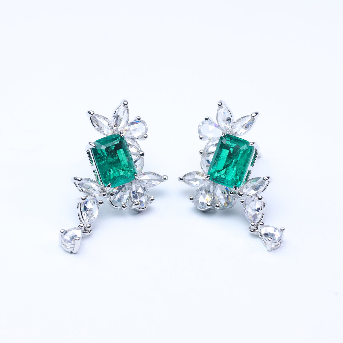 #LE0135# Emerald-Cut Stud Earrings |Green Gem & Zircon Accent