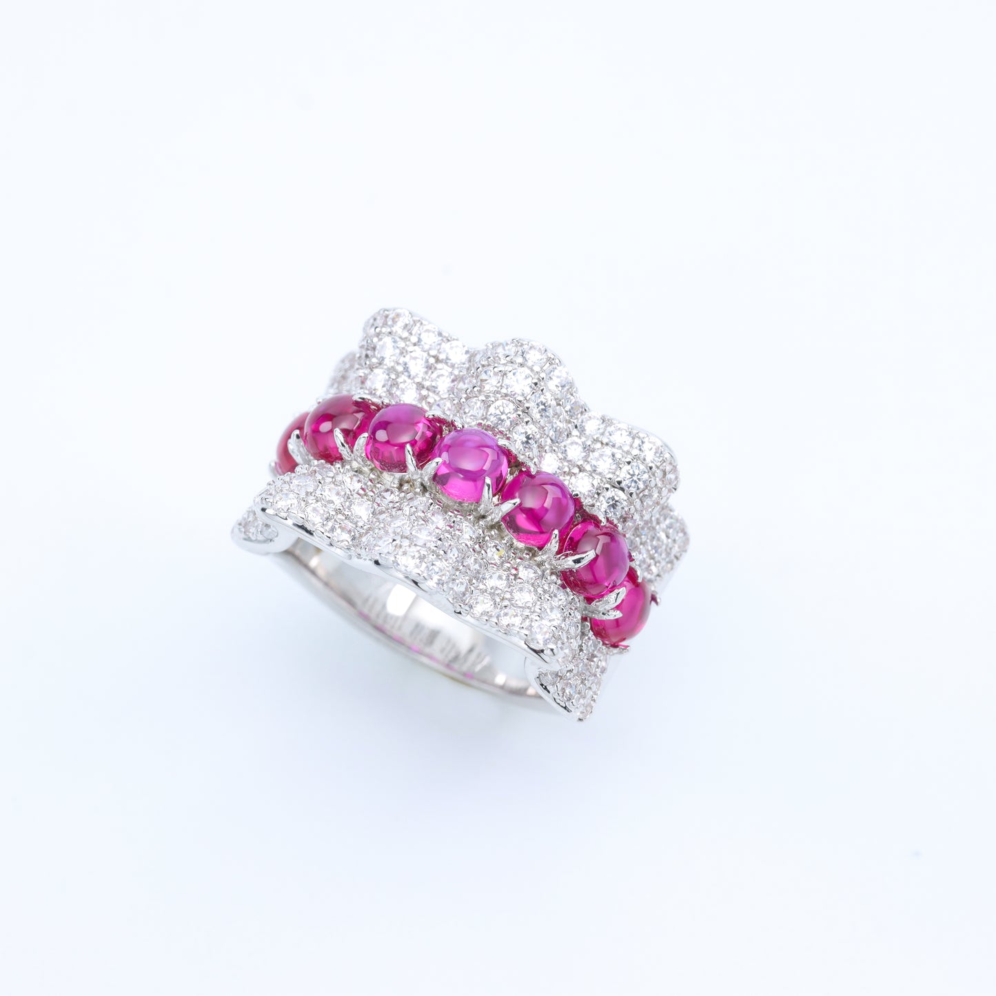 #HJ0190# Ring with Ruby Accents – Elegant Ruffle Waist Design