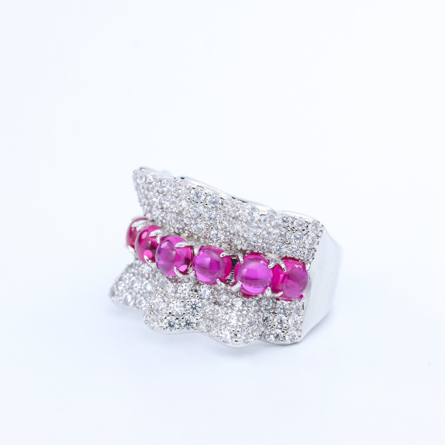 #HJ0190# Ring with Ruby Accents – Elegant Ruffle Waist Design