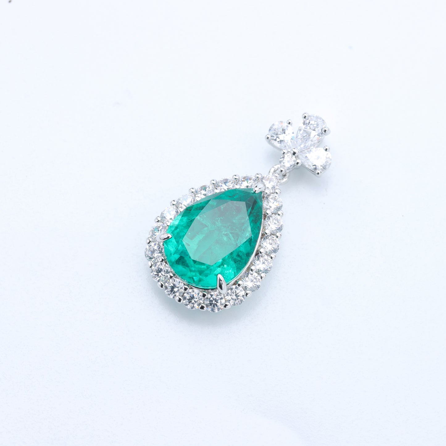 #LD0175# Pendant with Pear-Shaped Paraiba Gemstone
