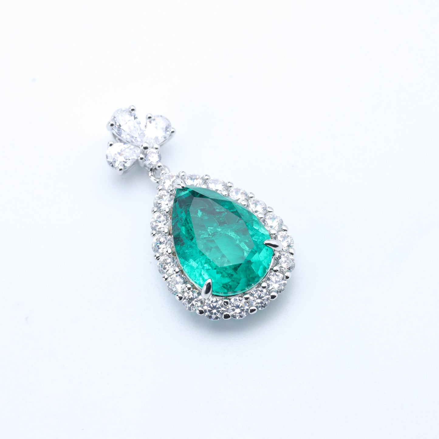 #LD0175# Pendant with Pear-Shaped Paraiba Gemstone