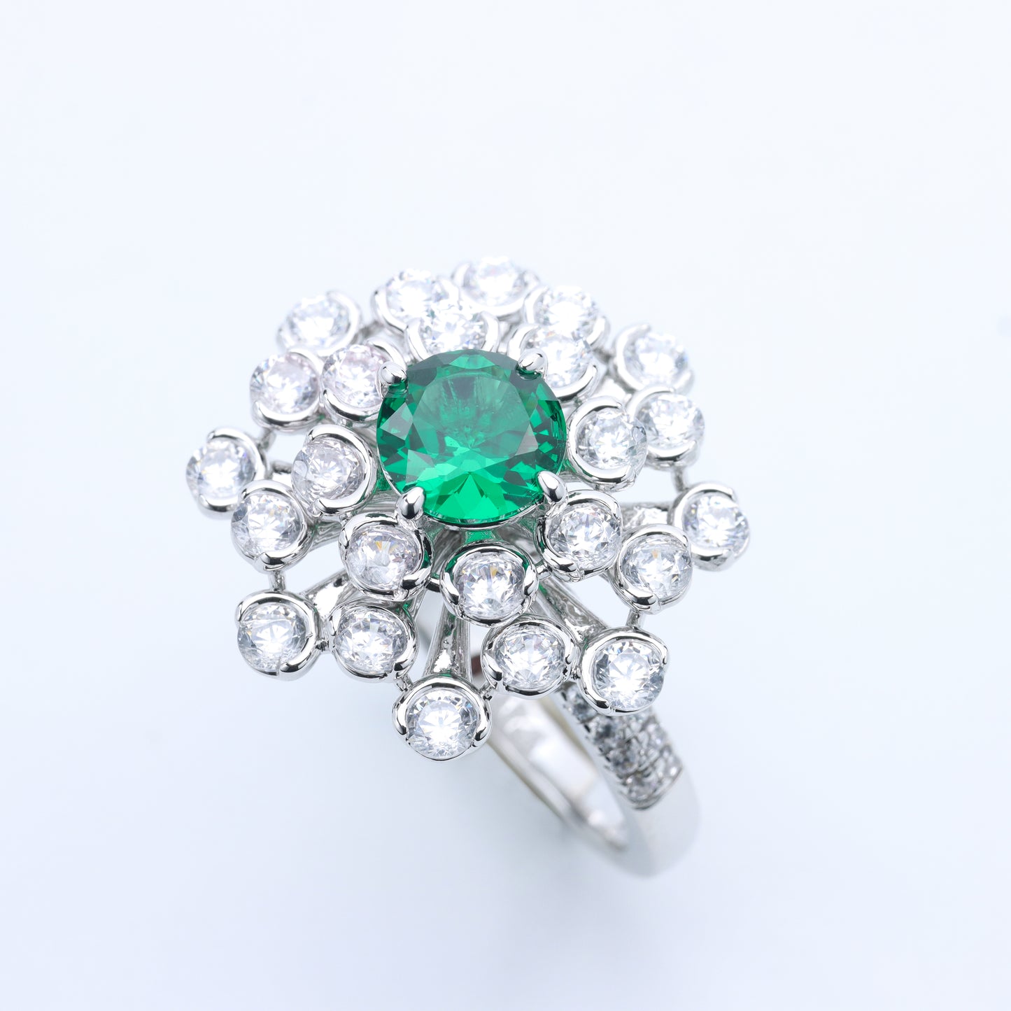 #LJ0213# Ring with Emerald  – Luxurious Floral Design
