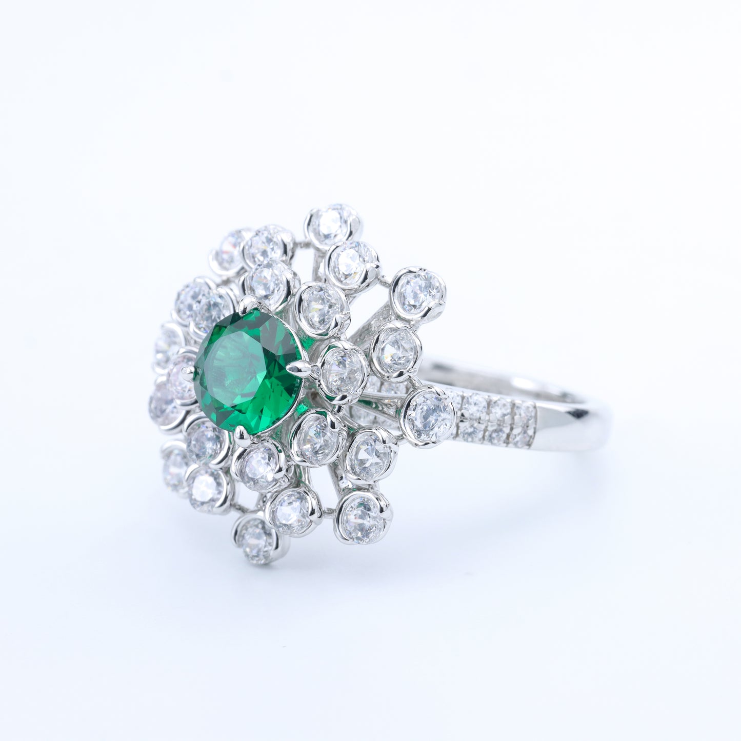#LJ0213# Ring with Emerald  – Luxurious Floral Design