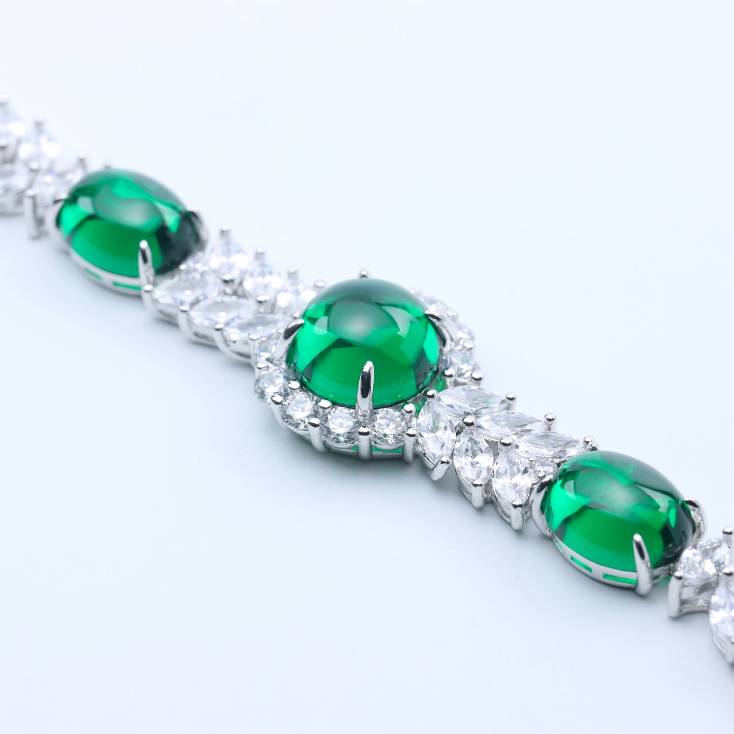 #BE320124# Bracelet with Green Emerald Design – Wheat Motif
