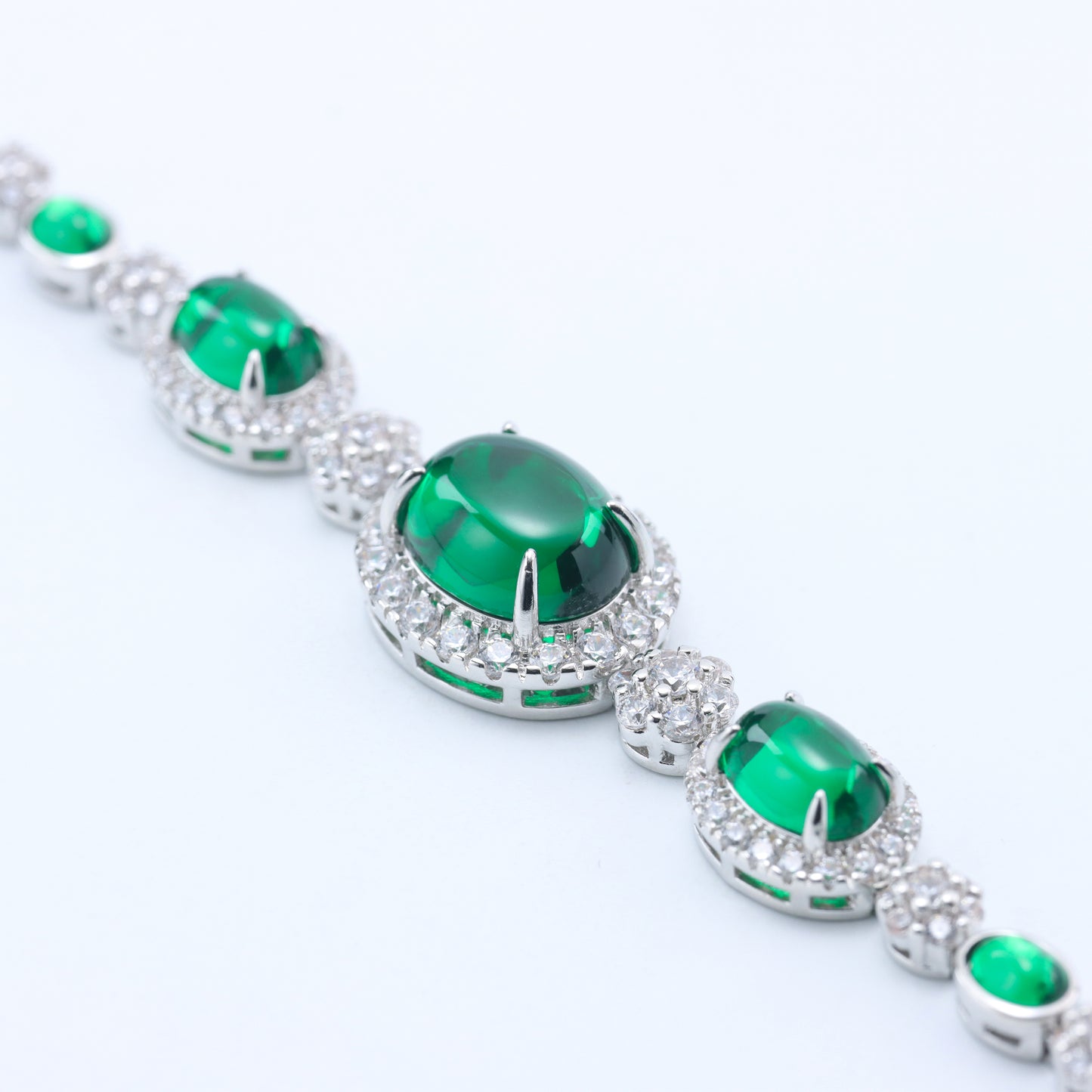 #BE120012# Bracelet with Zircon Flower Accents