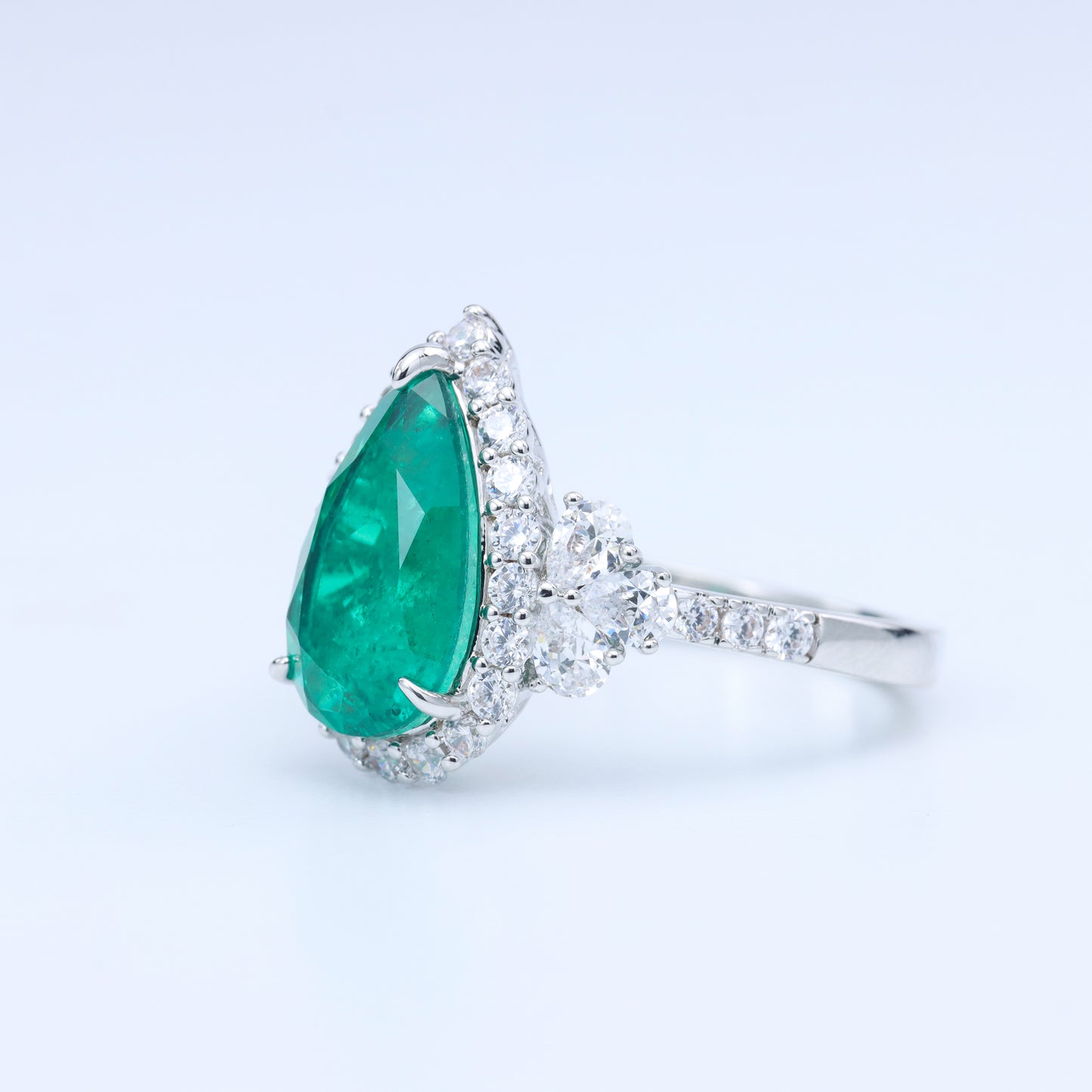 #JZ20048# Ring with Pear-Cut  Emerald and Zircon Accents